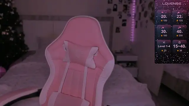 Snapshot of CoddleWeeper_ chatting on 12-04-24, 09:18 CoddleWeeper online show from 12-04-24, 09:18