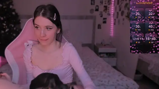 Snapshot of CoddleWeeper_ chatting on 12-10-24, 11:11 CoddleWeeper online show from 12-10-24, 11:11