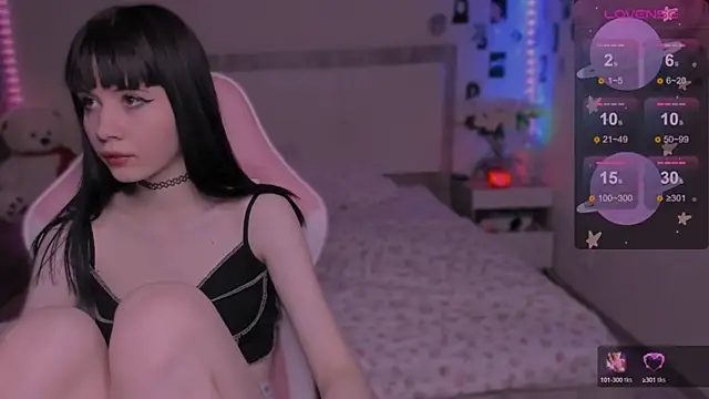 Snapshot of CoddleWeeper_ chatting on 02-04-25, 10:32 CoddleWeeper online show from 02-04-25, 10:32