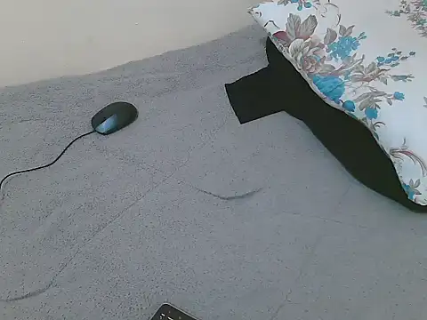 lella-0 online show from 02-10-25, 07:07