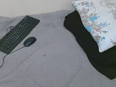 lella-0 online show from 02-17-25, 05:43