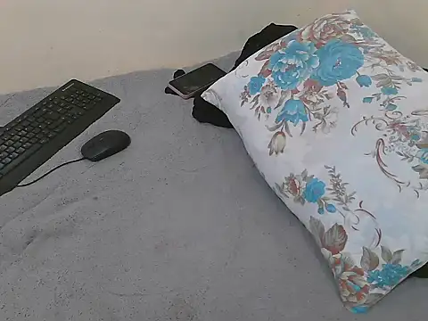 lella-0 online show from 02-18-25, 04:16