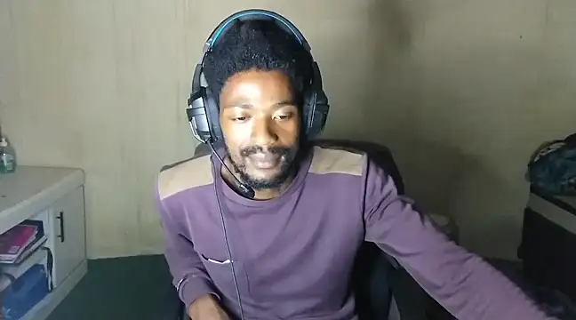 Snapshot of gldnmvsk_XO chatting on 03-05-25, 08:53 gldnmvsk XO online show from 03-05-25, 08:53