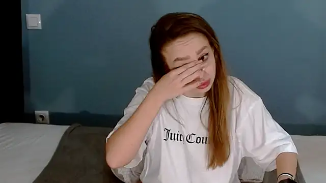 AnnaMaee online show from 01-12-25, 06:28