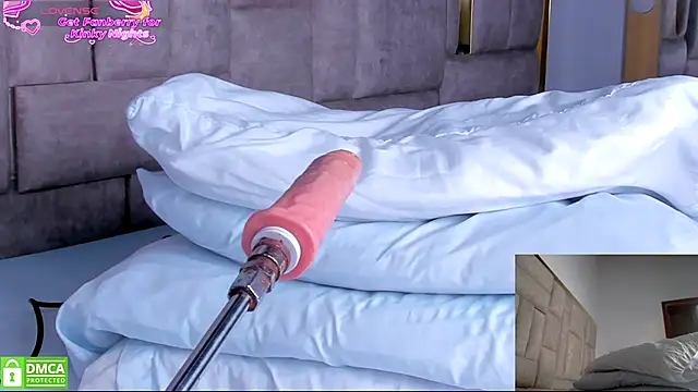 Eris Rose online show from 11-21-25, 08:40