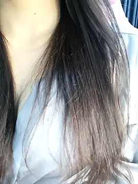 Snapshot of _Linez_ chatting on 10-29-25, 04:42  Linez  online show from 10-29-25, 04:42