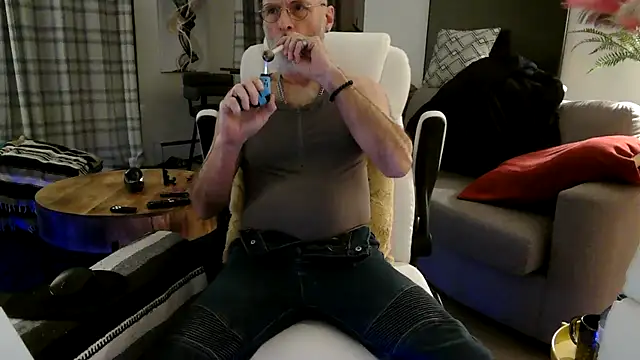 Snapshot of Towndude123 chatting on 03-23-25, 01:42 Towndude123 online show from 03-23-25, 01:42