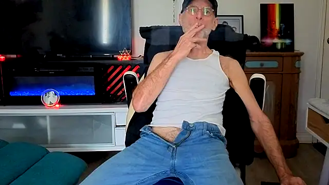 Snapshot of Towndude123 chatting on 05-07-26, 03:28 Towndude123 online show from 05-07-26, 03:28