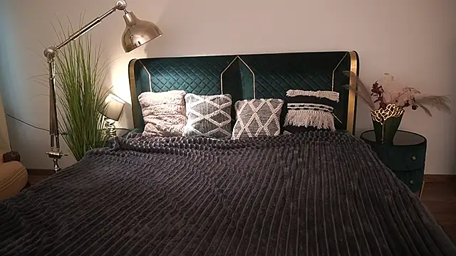 MagicPeachh  online show from 05-13-26, 05:38