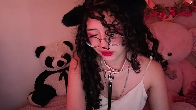 Snapshot of CherieCurl chatting on 05-30-26, 03:31 CherieCurl online show from 05-30-26, 03:31
