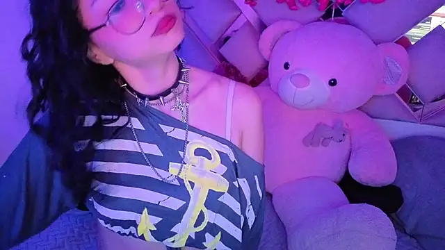 Snapshot of CherieCurl chatting on 06-01-26, 04:52 CherieCurl online show from 06-01-26, 04:52