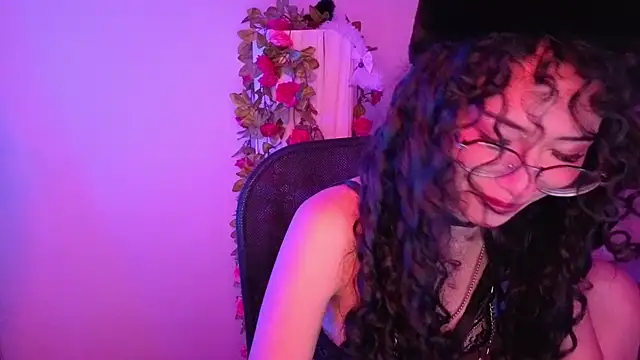 Snapshot of CherieCurl chatting on 07-03-26, 02:56 CherieCurl online show from 07-03-26, 02:56