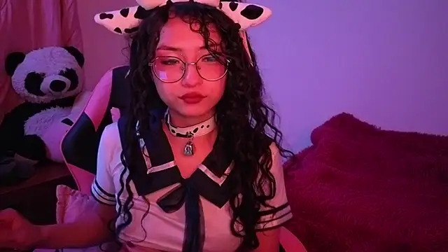 Snapshot of CherieCurl chatting on 08-03-26, 10:46 CherieCurl online show from 08-03-26, 10:46