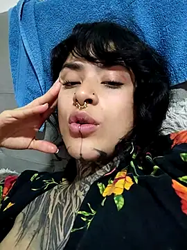 taaylor33 online show from 11-20-25, 06:02