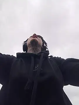 taaylor33 online show from 04-19-26, 01:43