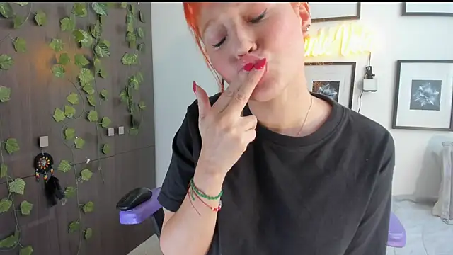 Annie Velas  online show from 07-14-26, 07:52