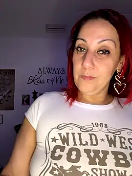 Snapshot of DeeLight124 chatting on 10-16-25, 04:02 DeeLight124 online show from 10-16-25, 04:02