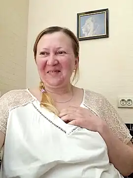 Snapshot of blondyaguar chatting on 02-20-25, 05:07 blondyaguar online show from 02-20-25, 05:07