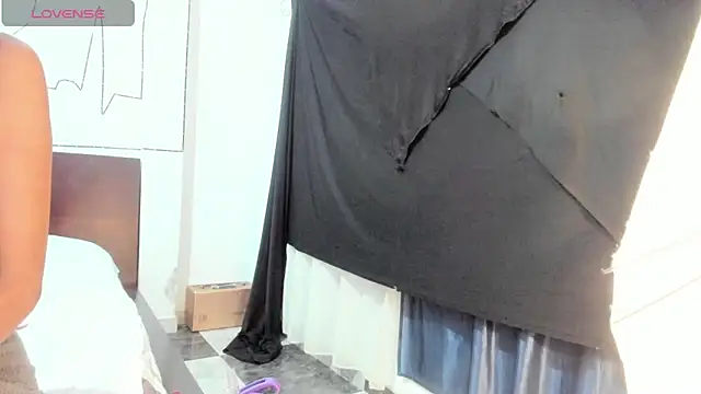 latinaStepmom online show from 04-21-26, 01:42