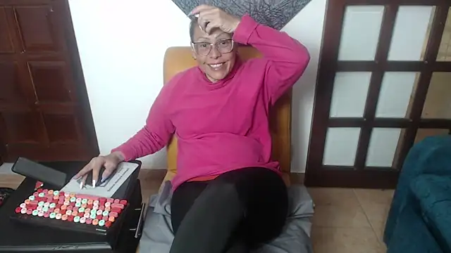 Snapshot of BrendaSex_Hot chatting on 01-21-25, 06:23 BrendaSex Hot online show from 01-21-25, 06:23