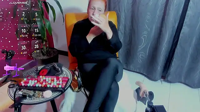 Snapshot of BrendaSex_Hot chatting on 10-03-25, 08:50 BrendaSex Hot online show from 10-03-25, 08:50