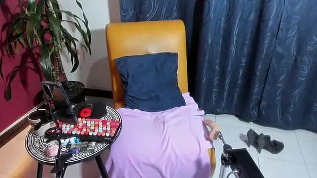 Snapshot of BrendaSex_Hot chatting on 10-21-25, 11:49 BrendaSex Hot online show from 10-21-25, 11:49