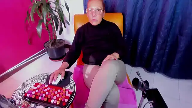 Snapshot of BrendaSex_Hot chatting on 11-07-25, 07:58 BrendaSex Hot online show from 11-07-25, 07:58