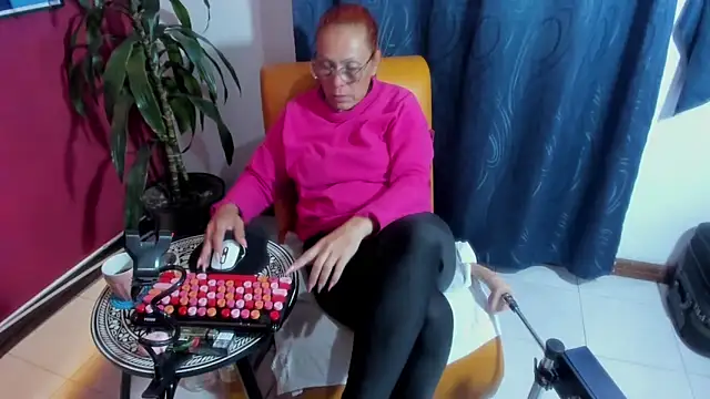 Snapshot of BrendaSex_Hot chatting on 11-22-25, 08:41 BrendaSex Hot online show from 11-22-25, 08:41