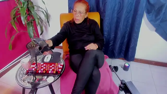 Snapshot of BrendaSex_Hot chatting on 11-28-25, 07:16 BrendaSex Hot online show from 11-28-25, 07:16