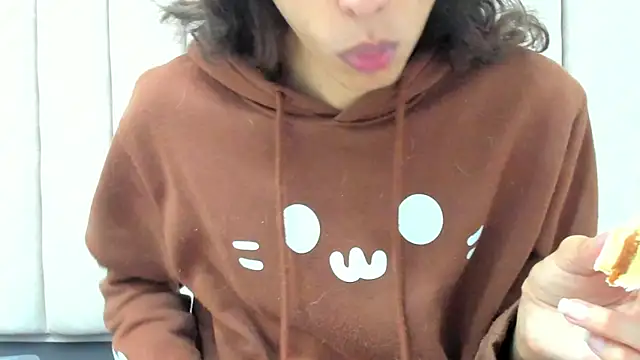 FreyaMoller online show from 04-18-26, 07:07