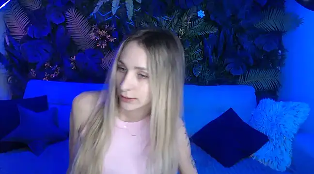 Snapshot of Horny_Blond chatting on 12-10-24, 09:01 Horny Blond online show from 12-10-24, 09:01