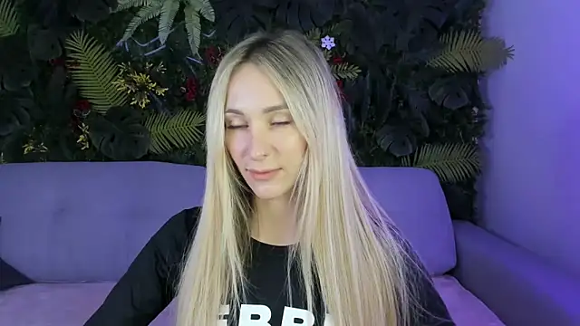 Snapshot of Horny_Blond chatting on 10-20-25, 08:04 Horny Blond online show from 10-20-25, 08:04