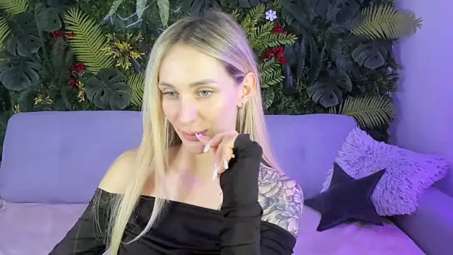 Snapshot of Horny_Blond chatting on 11-02-25, 09:11 Horny Blond online show from 11-02-25, 09:11