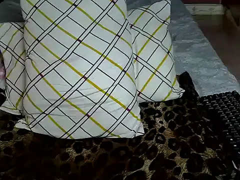 Queen petite  online show from 09-10-25, 05:35