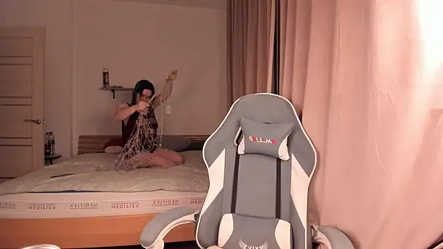 alisahug online show from 11-30-25, 02:54