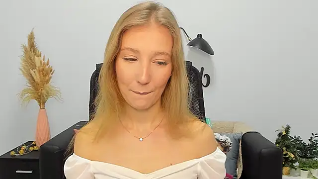 LolaWilsons online show from 12-29-24, 07:39