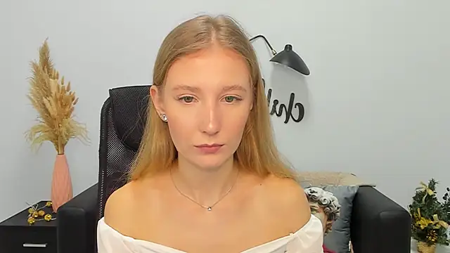 LolaWilsons online show from 12-29-24, 12:23