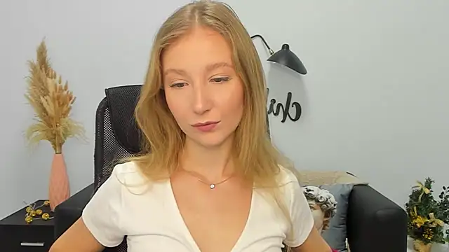 LolaWilsons online show from 12-30-24, 07:26