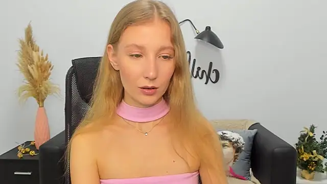 LolaWilsons online show from 12-31-24, 10:04