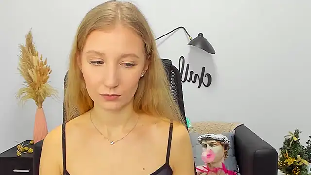 LolaWilsons online show from 01-03-25, 12:19