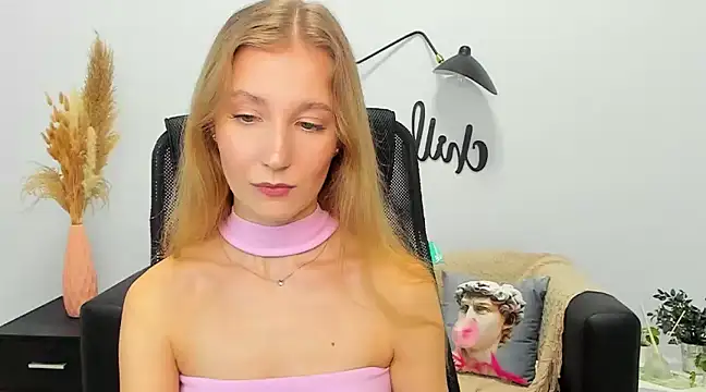 LolaWilsons online show from 01-18-25, 03:27