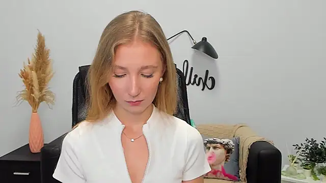 LolaWilsons online show from 01-28-25, 01:59