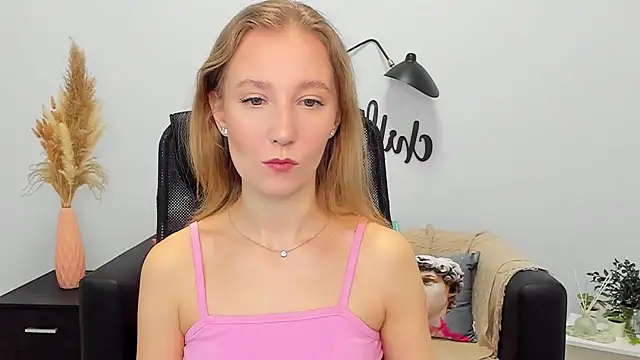 LolaWilsons online show from 02-06-25, 06:18