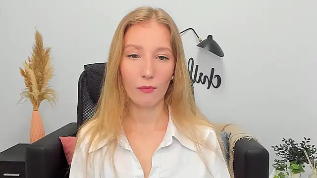 LolaWilsons online show from 02-13-25, 06:20