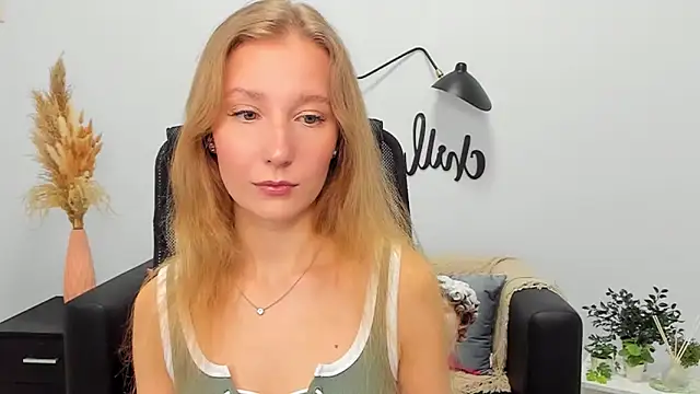 LolaWilsons online show from 02-18-25, 09:32