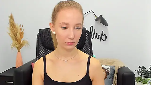 LolaWilsons online show from 03-13-25, 06:16