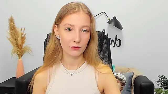 LolaWilsons online show from 03-18-25, 06:14