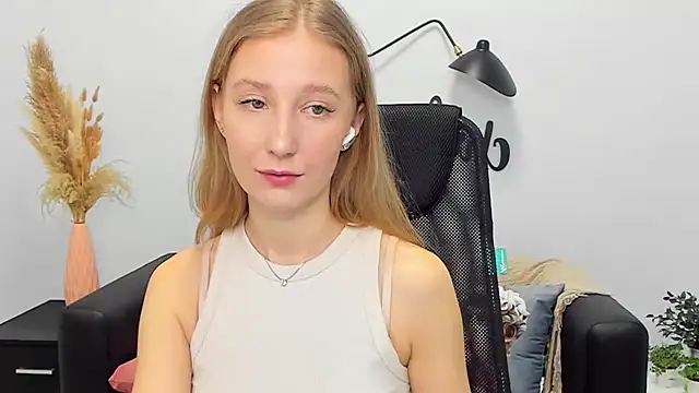 LolaWilsons online show from 03-18-25, 09:20