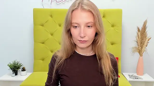 LolaWilsons online show from 06-05-26, 06:20