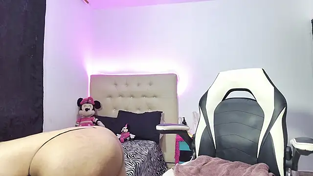 Isis brown7 online show from 02-21-25, 10:48